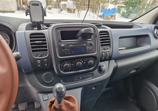 Opel Vivaro cena 65000 przebieg: 239000, rok produkcji 2015 z Puławy małe 79